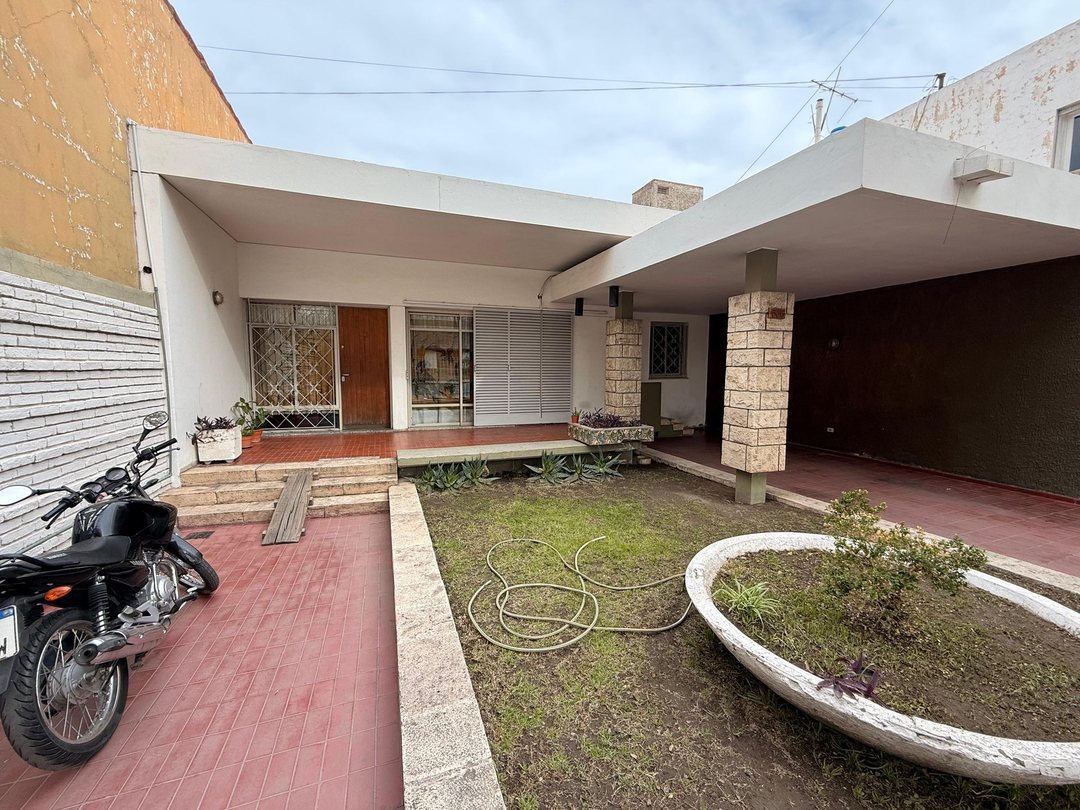 CASA SOBRE AV. LIBERTADOR. CENTRO, CAPITAL