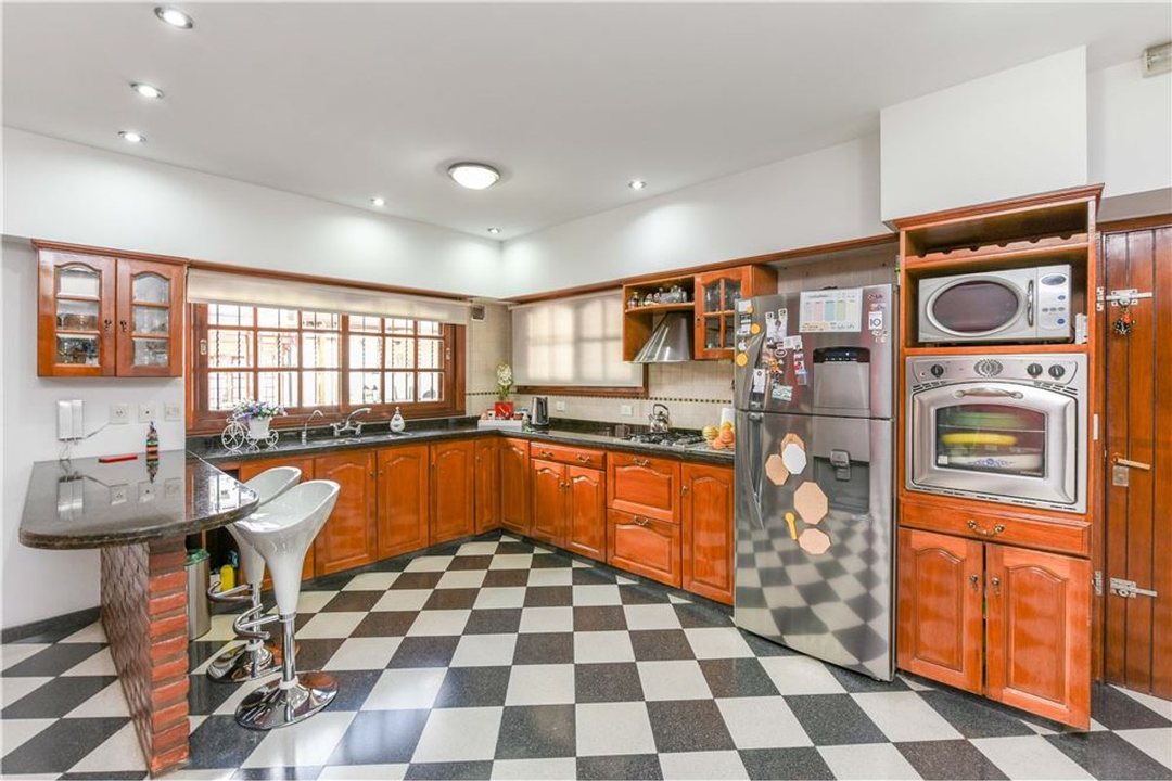 Casa en venta Bernal. Pileta. Parque