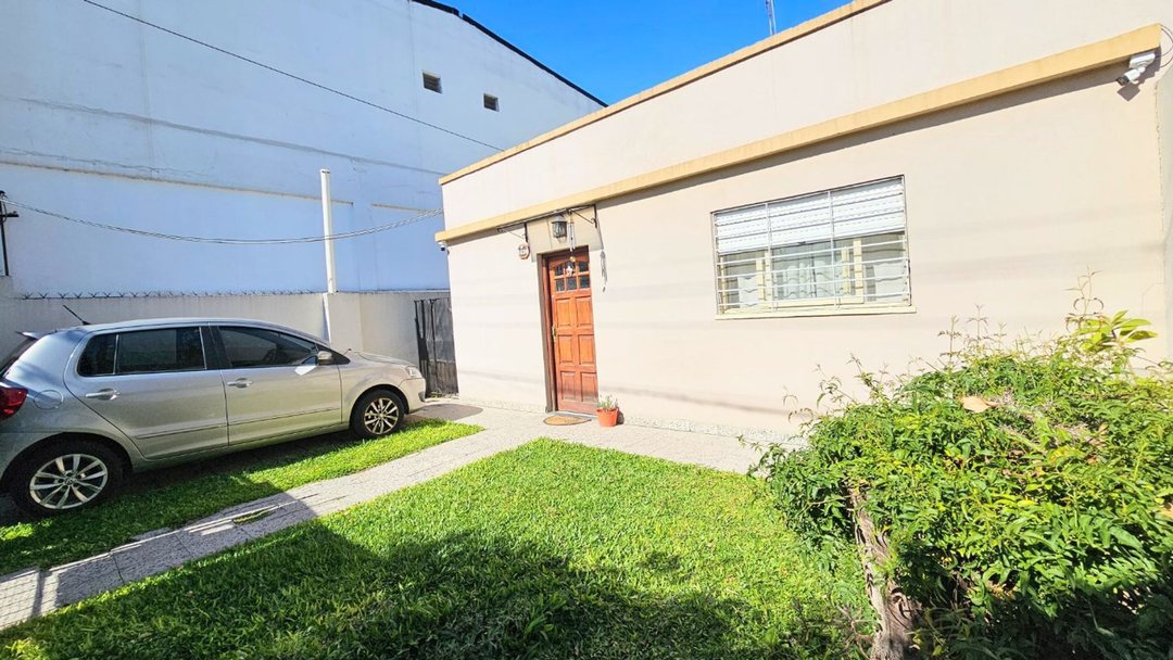 VENTA PH CASA 3 AMBIENTES INDEPENDIENTE EN HAEDO