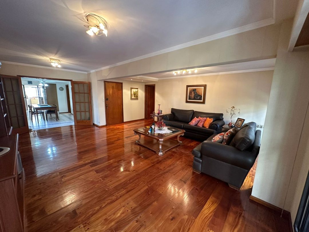 VENTA PISO EXCLUSIVO 3 DORMITORIOS. PARRILLA