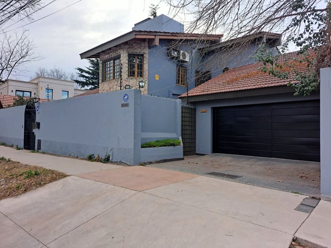 CASA EN VENTA CHACRAS DE CORIA – CALLE BESARES