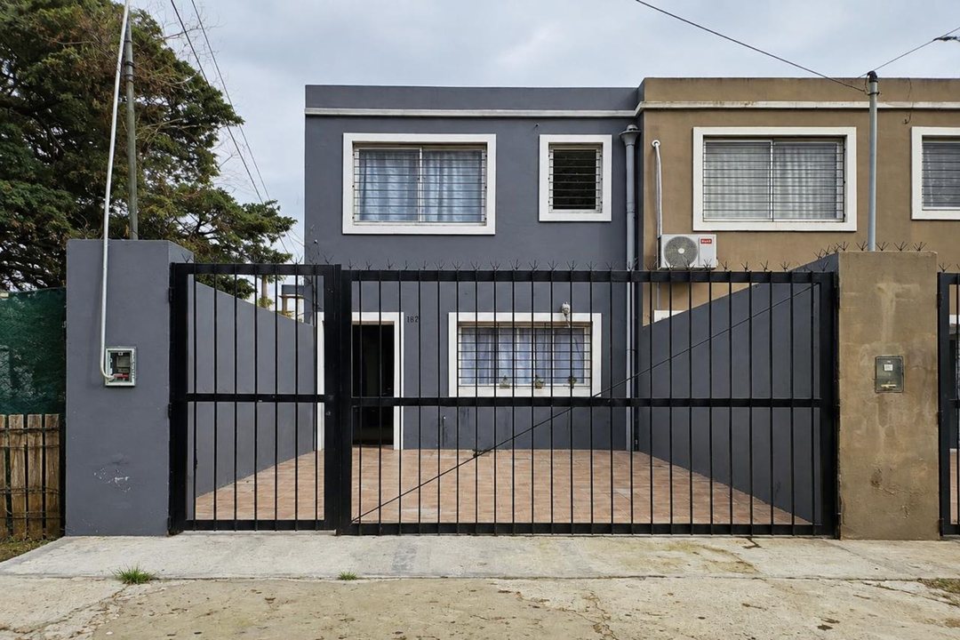 Venta de casa en Pilar Triplex 3 dormitorios