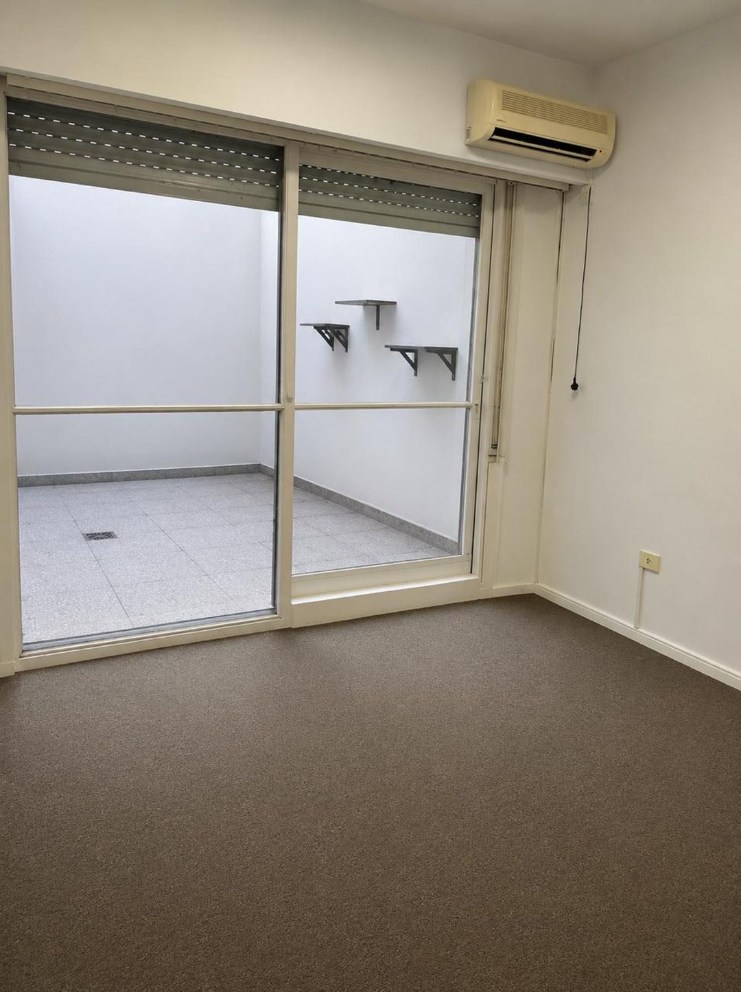 VENTA 2 AMBIENTES CON PATIO APTO PROFESIONAL