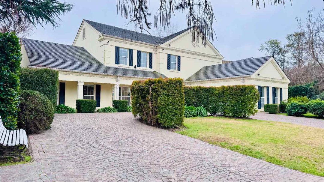 CASA EN VENTA DE 8 AMBIENTES EN LA LOMADA