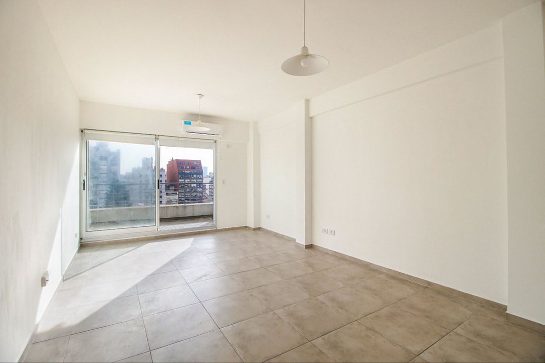 Venta Monoambiente luminoso con balcon Monserrat