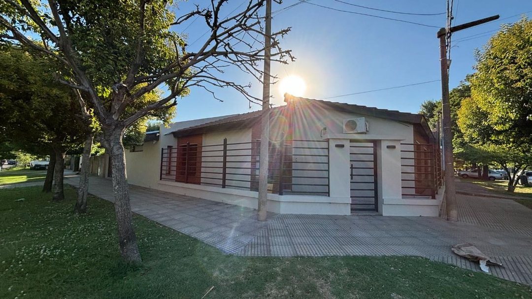 CASA EN VENTA EN BRAGADO