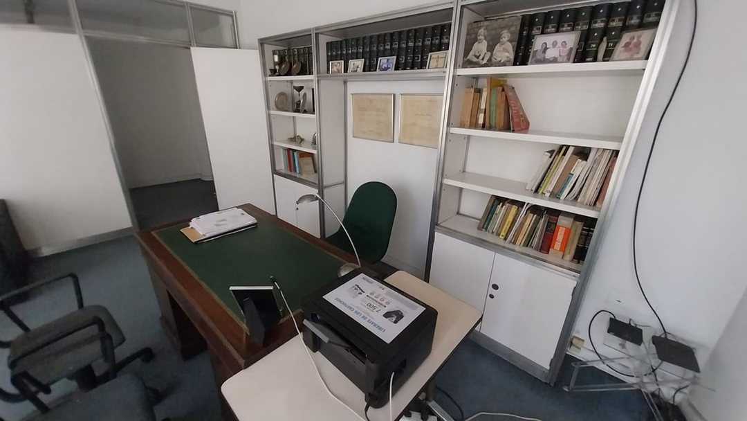 VENTA OFICINA AMOBLADA - MICROCENTRO - OPORTUNIDAD