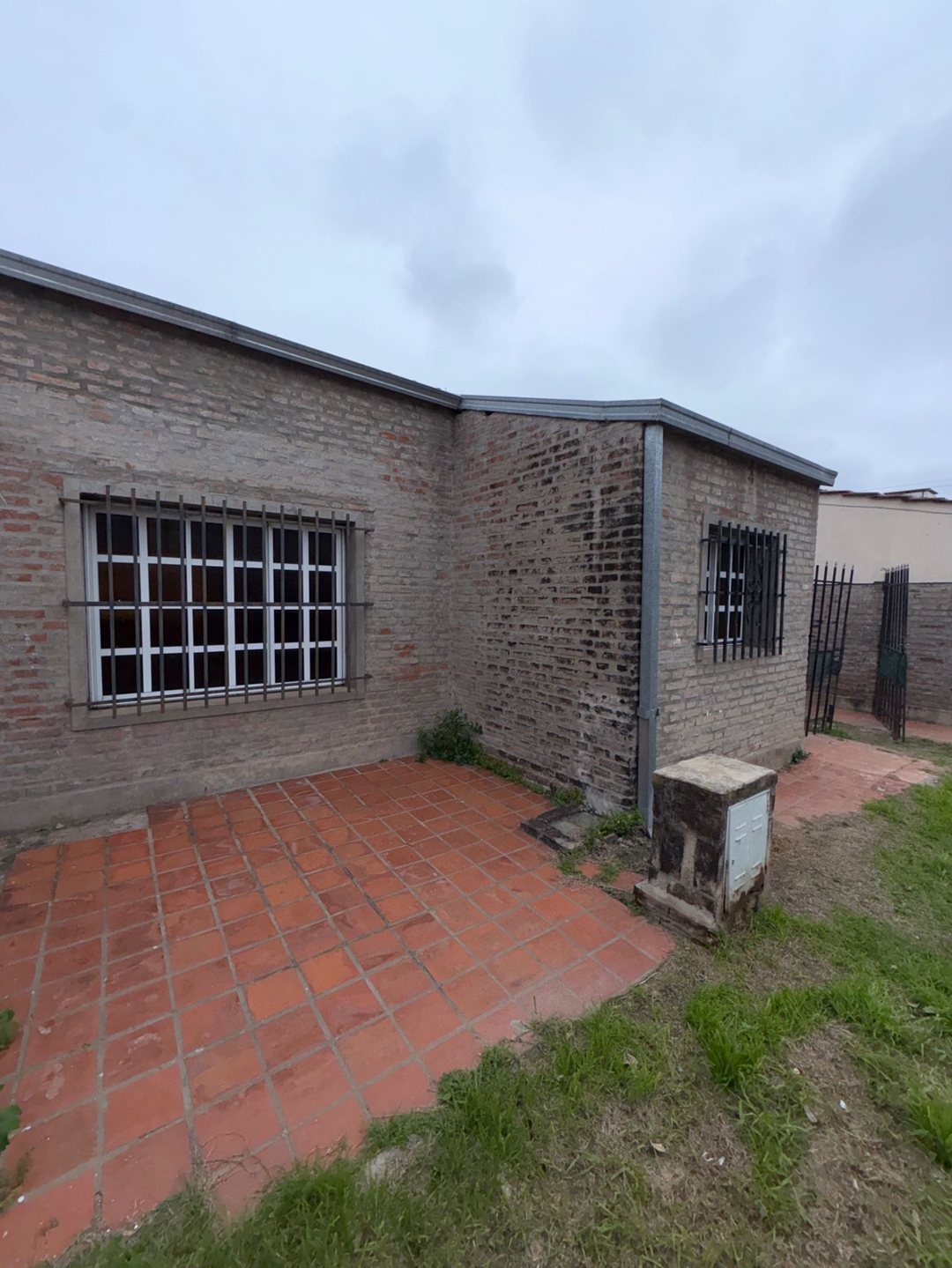 CASA EN VENTA DE 2 DORMITORIOS, A MTS DE LA COSTA!
