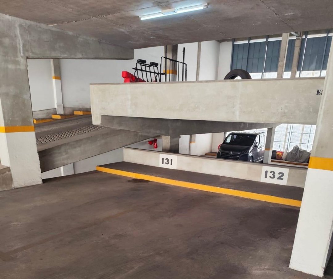 VENTA COCHERA CUBIERTA EDIFICIO SAN JERONIMO 56/57