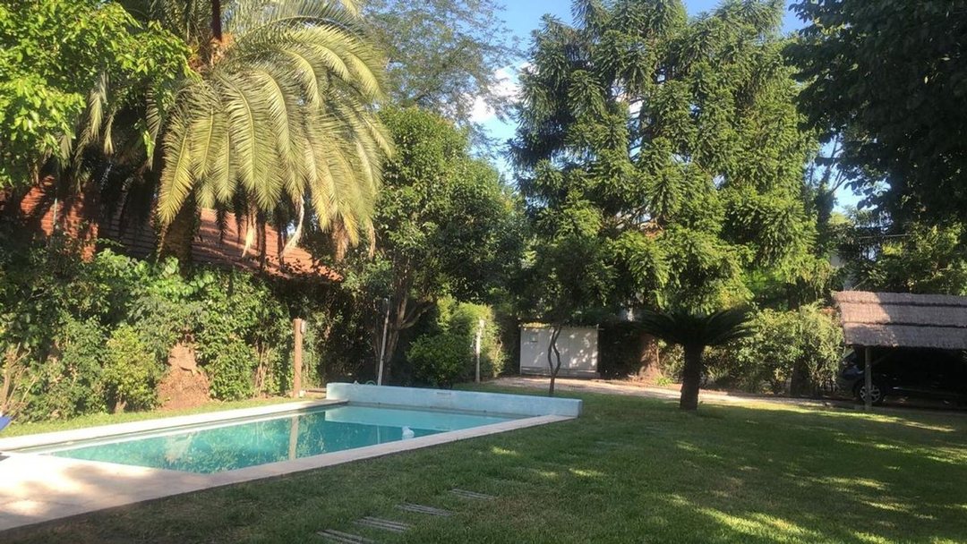 CASA 4 ambientes Venta Parque Leloir Pileta 900 ms