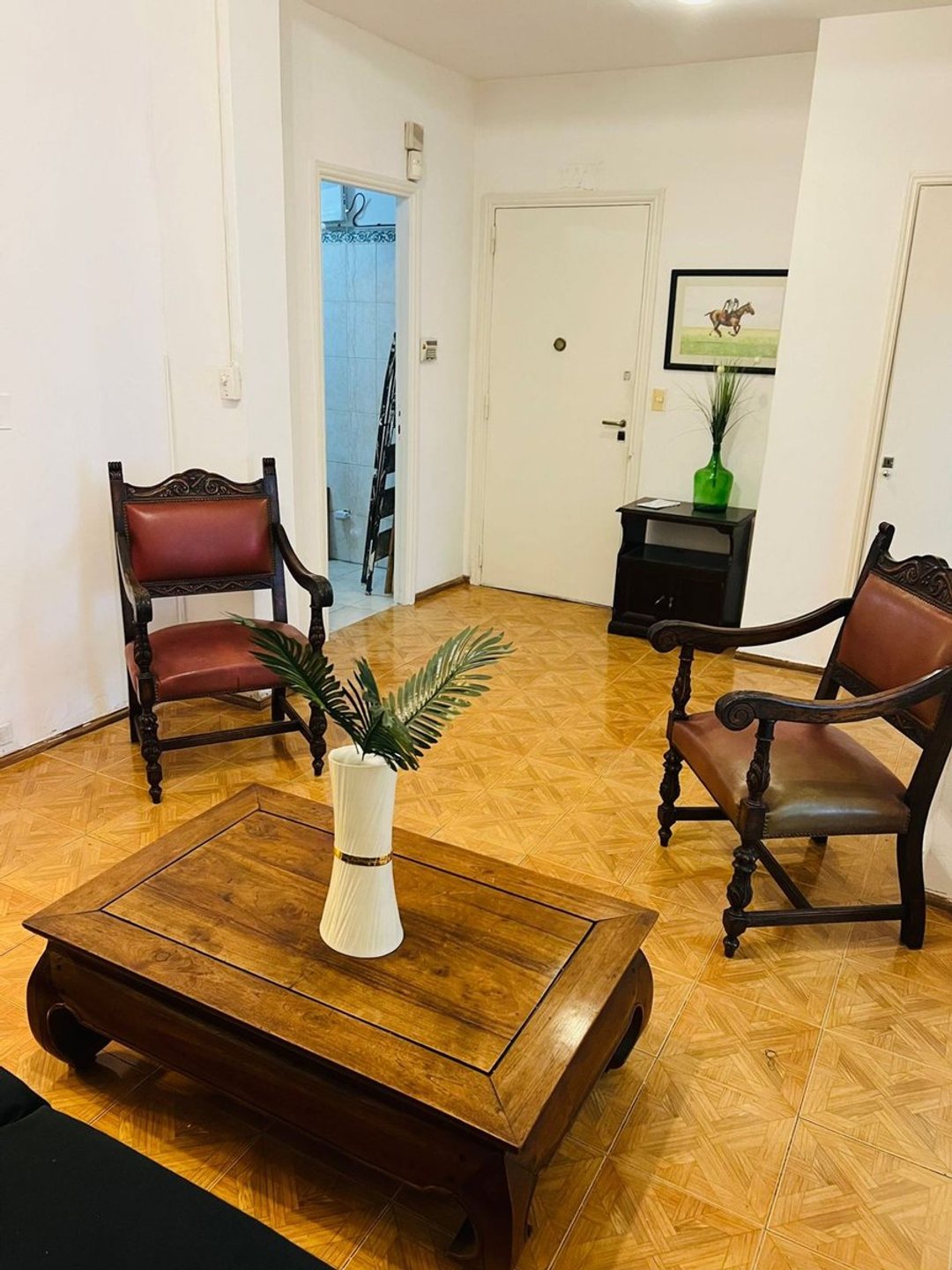 VENTA TRES AMBIENTES APTO PROFESIONAL A LA CALLE