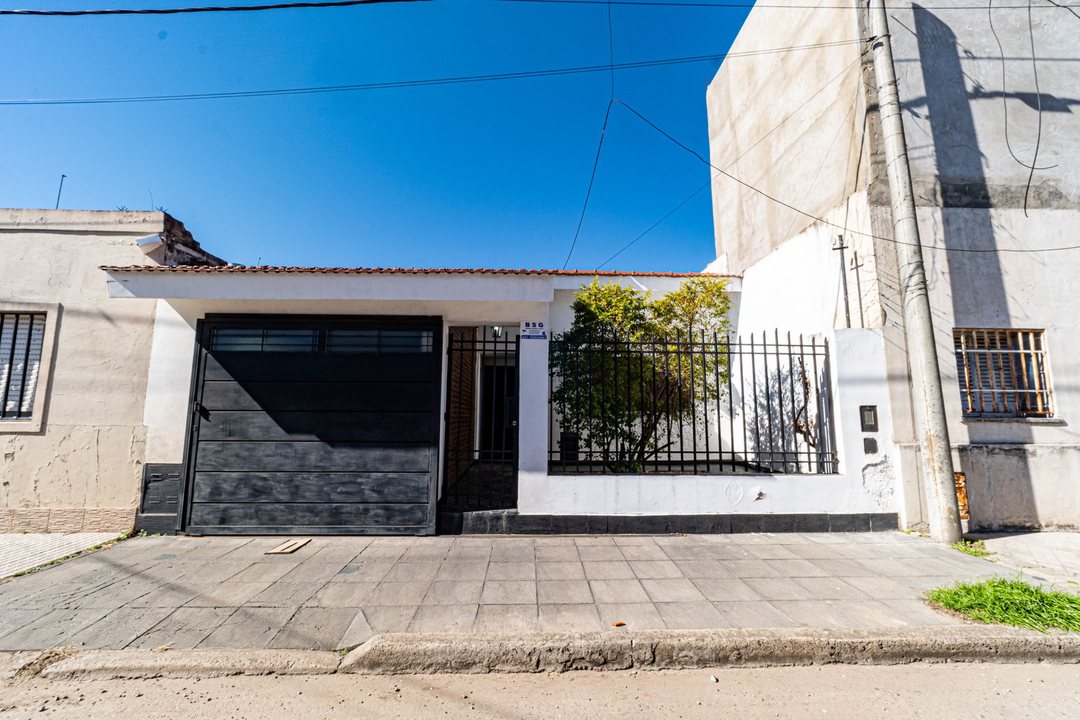 CASA EN VENTA 3 DORMITORIOS REFINERIA