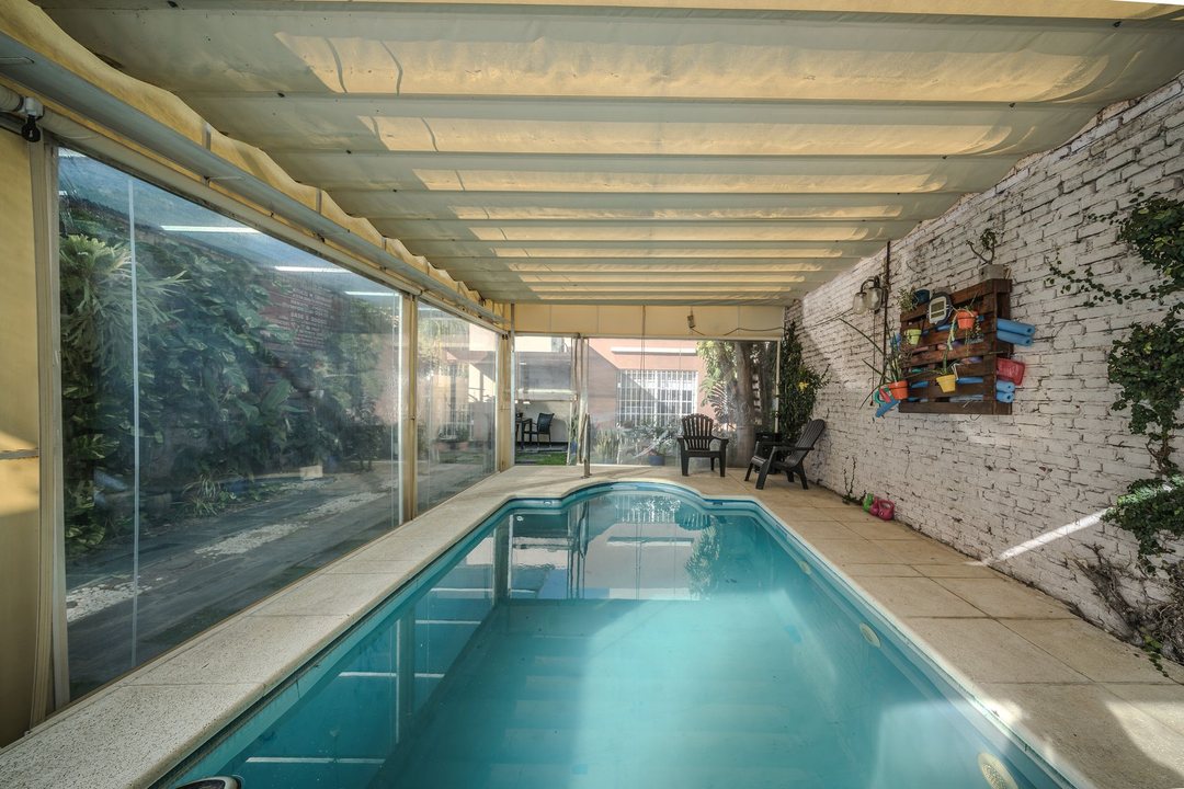 venta casa 3 amb con parque y piscina en caseros