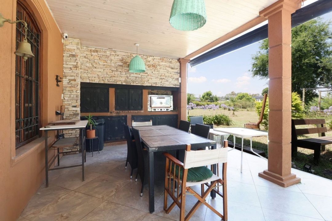 BARRIO EL CAZADOR VENTA CASA 4 AMB PILETA2 LOTES