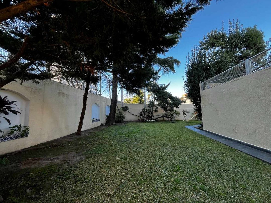 VENTA CASA DE DISEÑO + PARQUE + LOTE EXCEPCIONAL