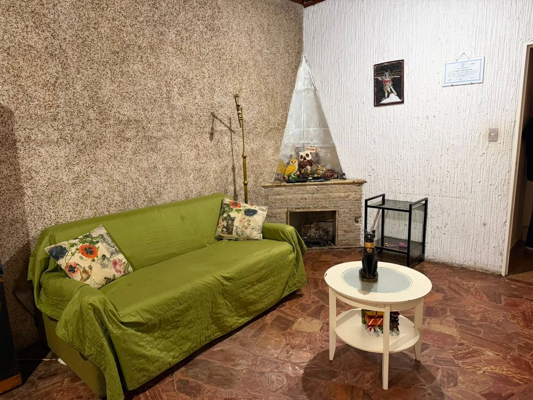 VENTA CASA 5 AMB. CON JARDIN CASEROS