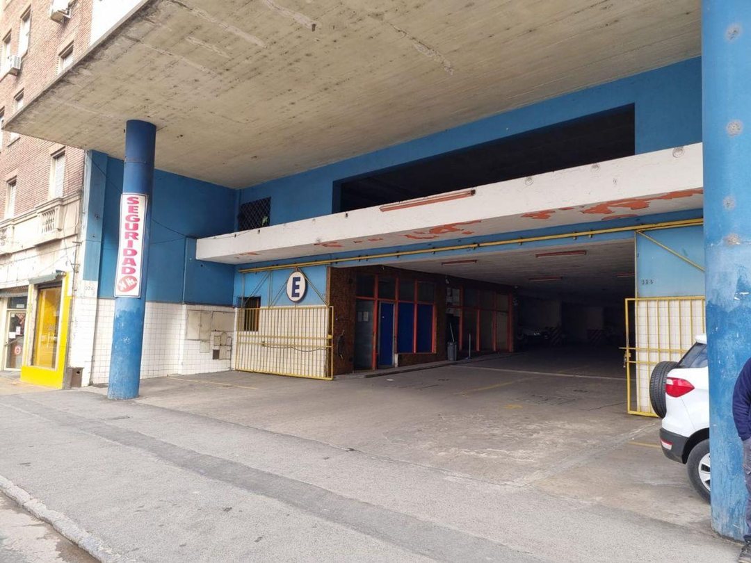 VENTA COCHERA AV. EMILIO OLMOS 374. B° CENTRO