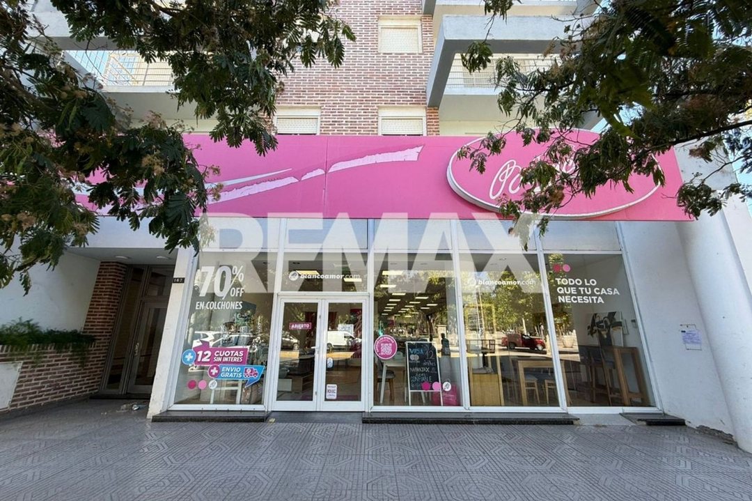 VENDE LOCAL COMERCIAL 216.48 M2, CENTRO PLOTTIER