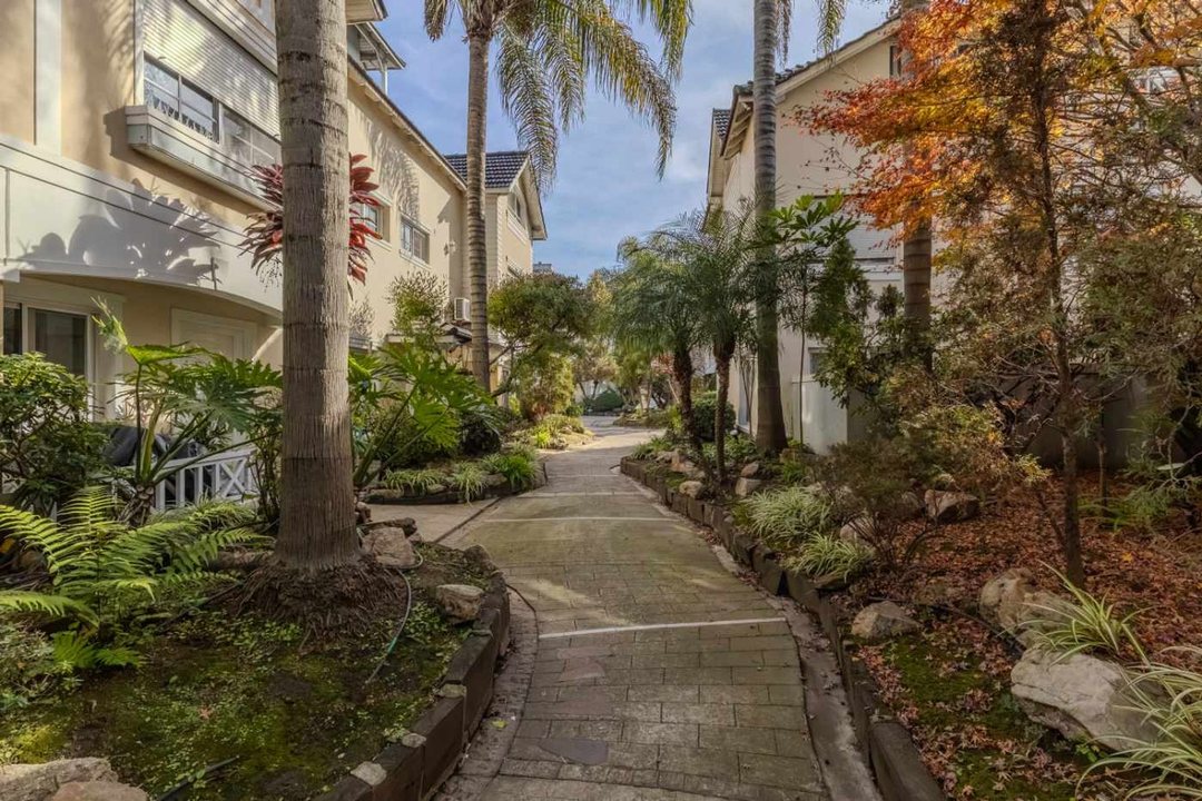 VENTA CASA CON SEGURIDAD PRIVADA -VILLA DEL PARQUE