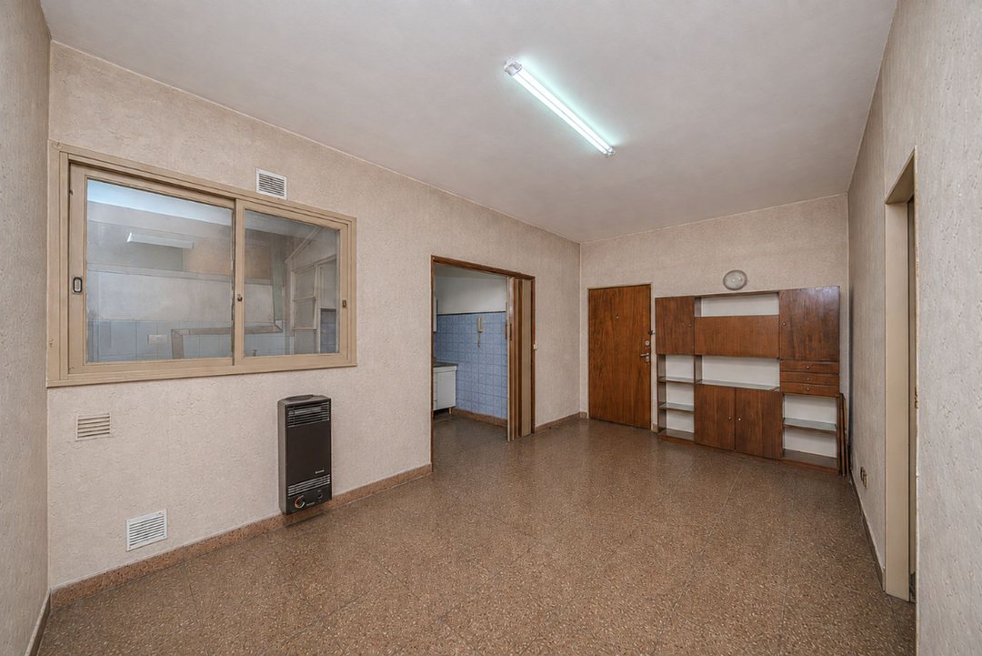 Venta depto 2 ambientes con patio Caseros permuta