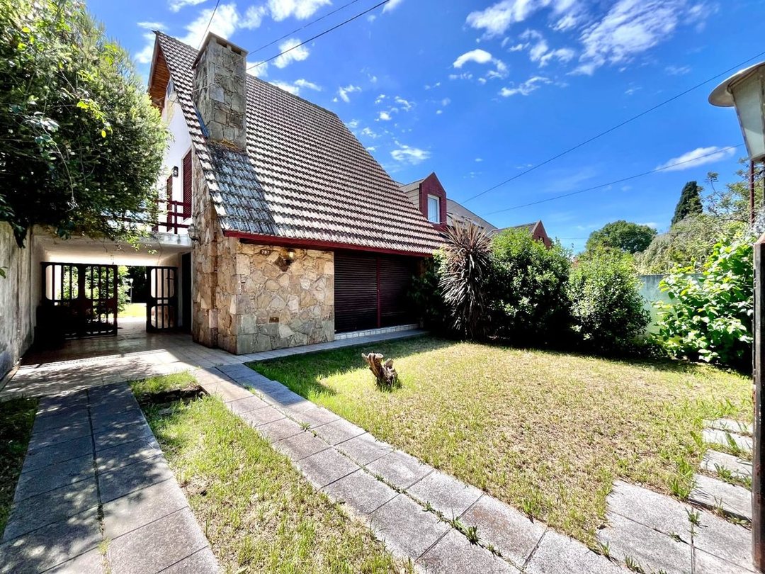 CASA 4 AMBIENTES EN VENTA JOSE MARMOL APTO CREDITO