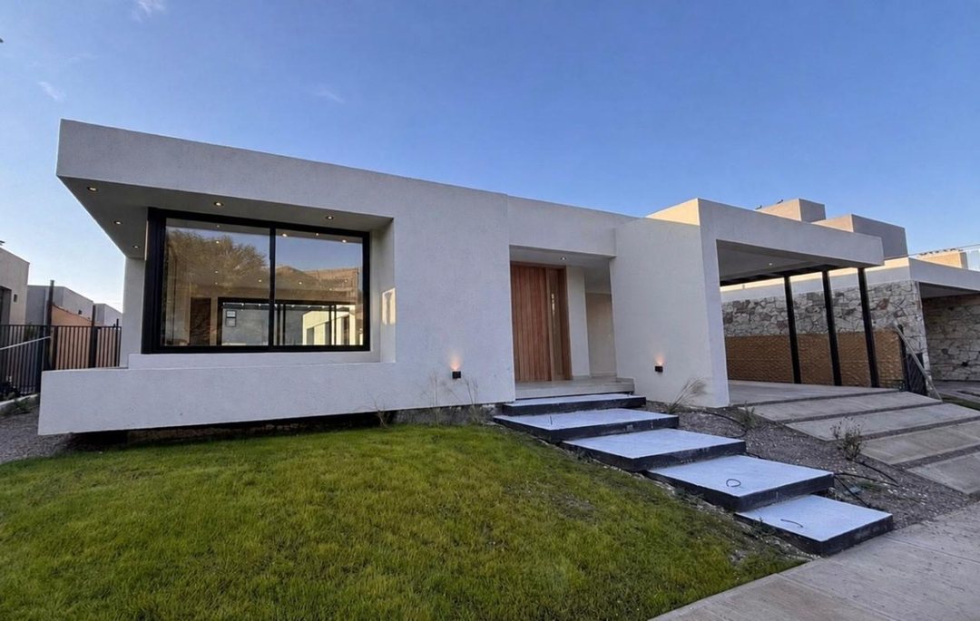 Casa en Venta de categoría Barrio Aguaribay