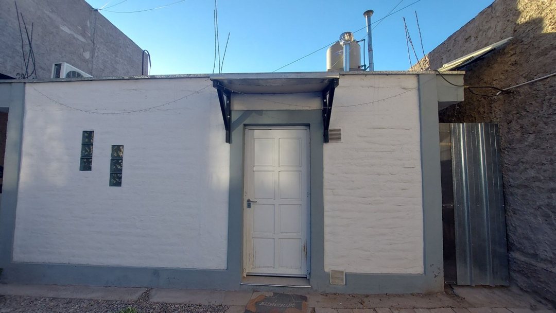 CASA EN ALQUILER 2 DORMITORIOS COCHERA GODOY CRUZ