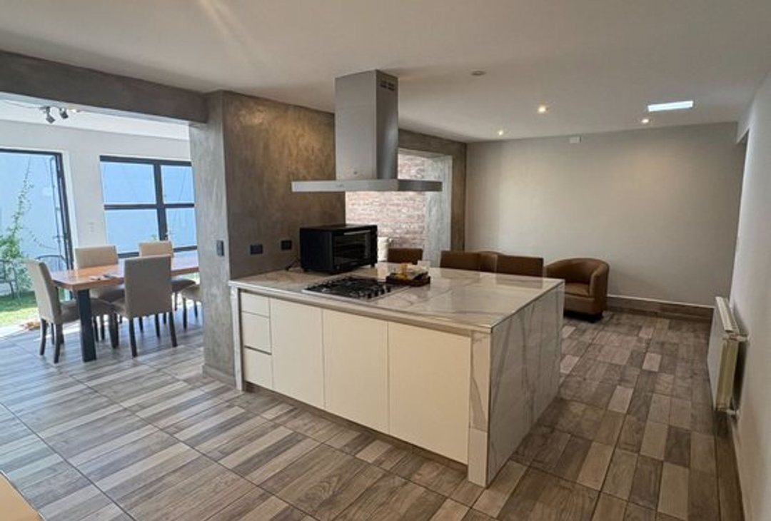 VENTA CASA EN LUJAN DE CUYO + DEPARTAMENTO + LOCAL