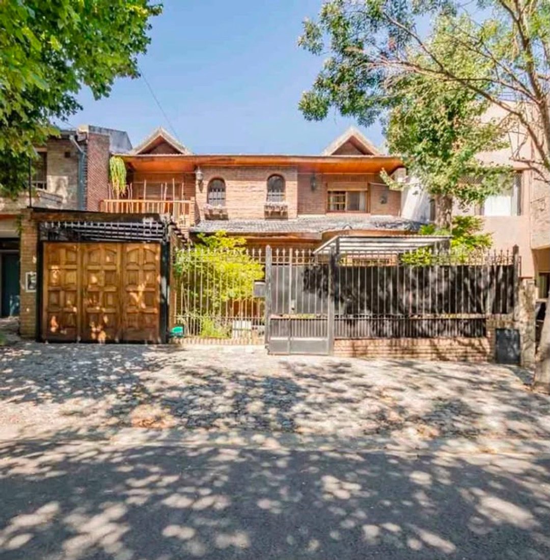 CASA EN VENTA 7 AMB BÉCCAR JARDÍN PILETA COCHERA