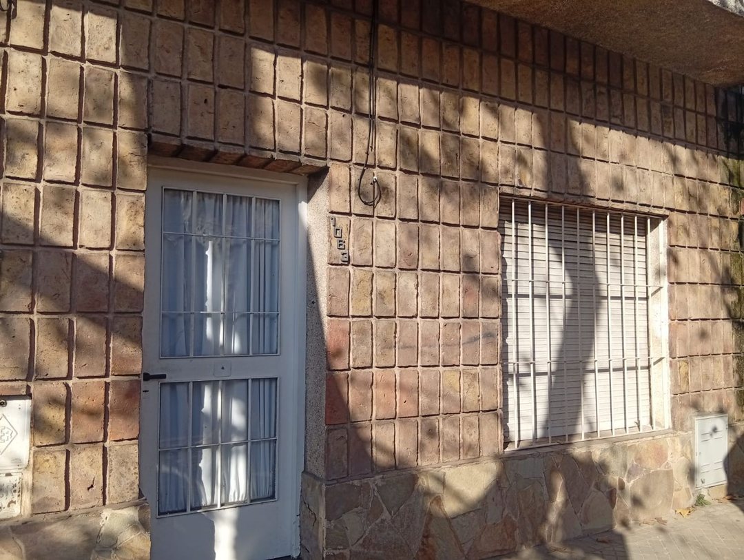 CASA EN VENTA EN BELGRANO, ROSARIO, CON PATIO
