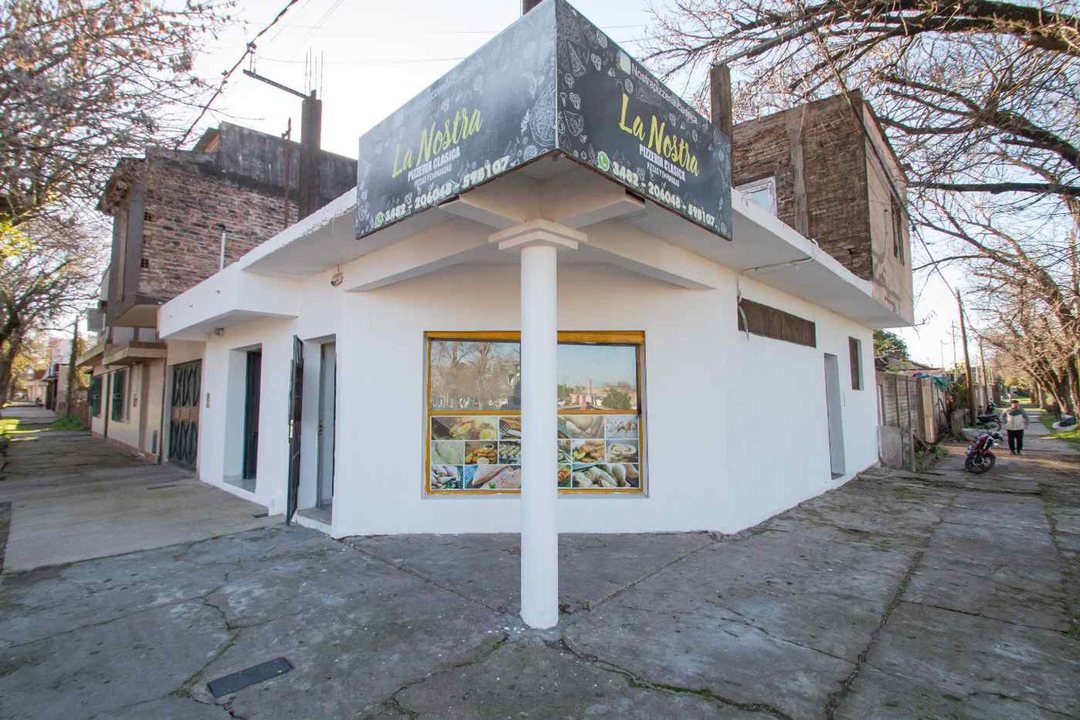 En Venta 2 locales comerciales dentro de los Blvs.
