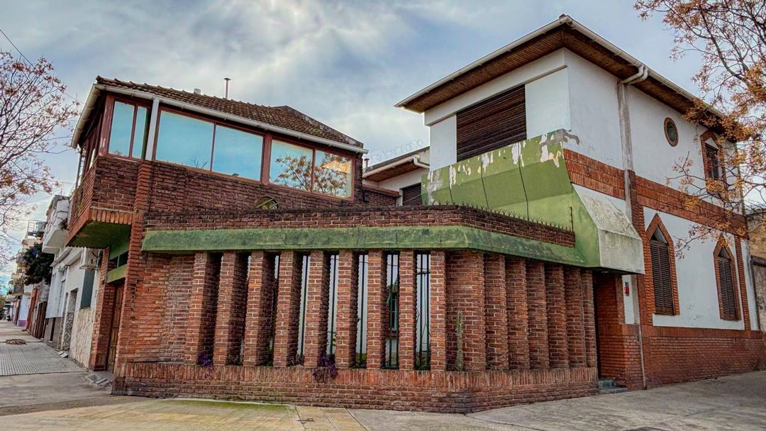 VENTA-CASA-6 AMBIENTES-POMEYA-GARAGE Y MUCHO MAS
