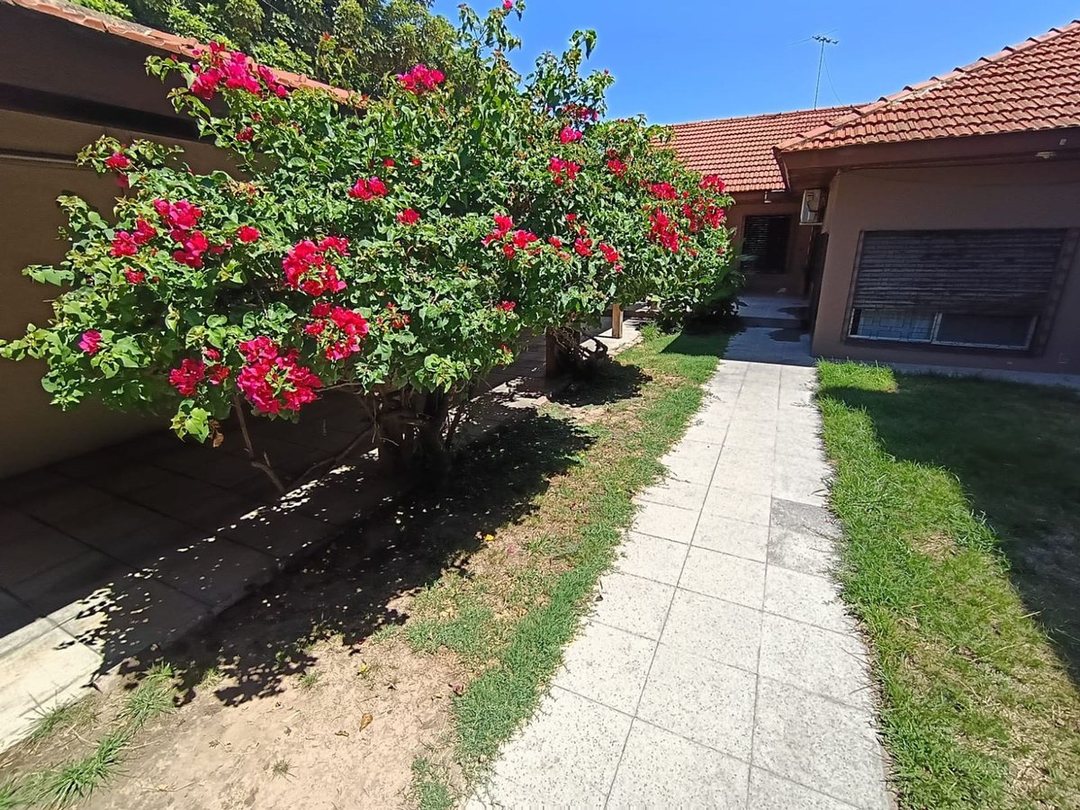 VENTA CASA 5 AMBIENTES APTA CREDITO B NACION LOMAS