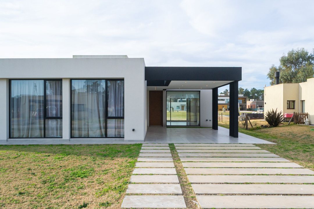 CASA 4 AMBIENTES EN VENTA CAMPO DAROMY SAN VICENTE