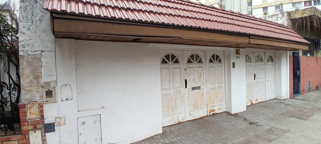 VENTA CASA 4 AMBIENTES FLORESTA OFICINAS PERMUTA