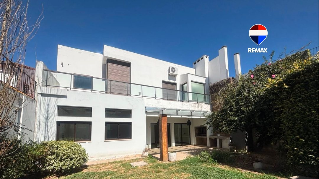 CASA EN ALQUILER ZONA SHOPPING PASAJE MOLLINEDO