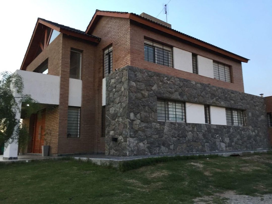 VENTA CASA ESQUINA - BARRIO PRIVADO LOS SAUCES