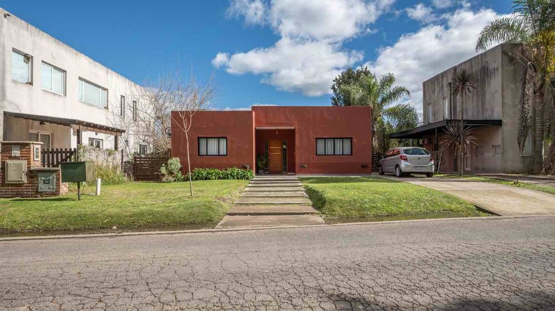 VENTA casa 4 ambientes Los Robles, Pilar.