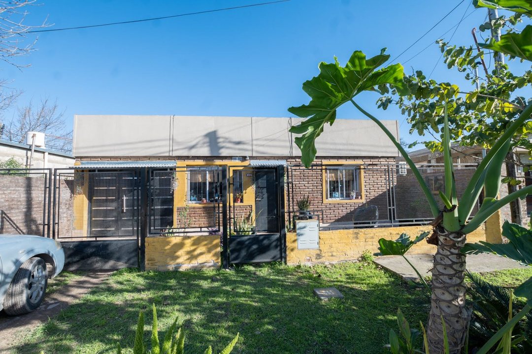 VENTA DE CASA 2 DORMTORIOS EN RECREO