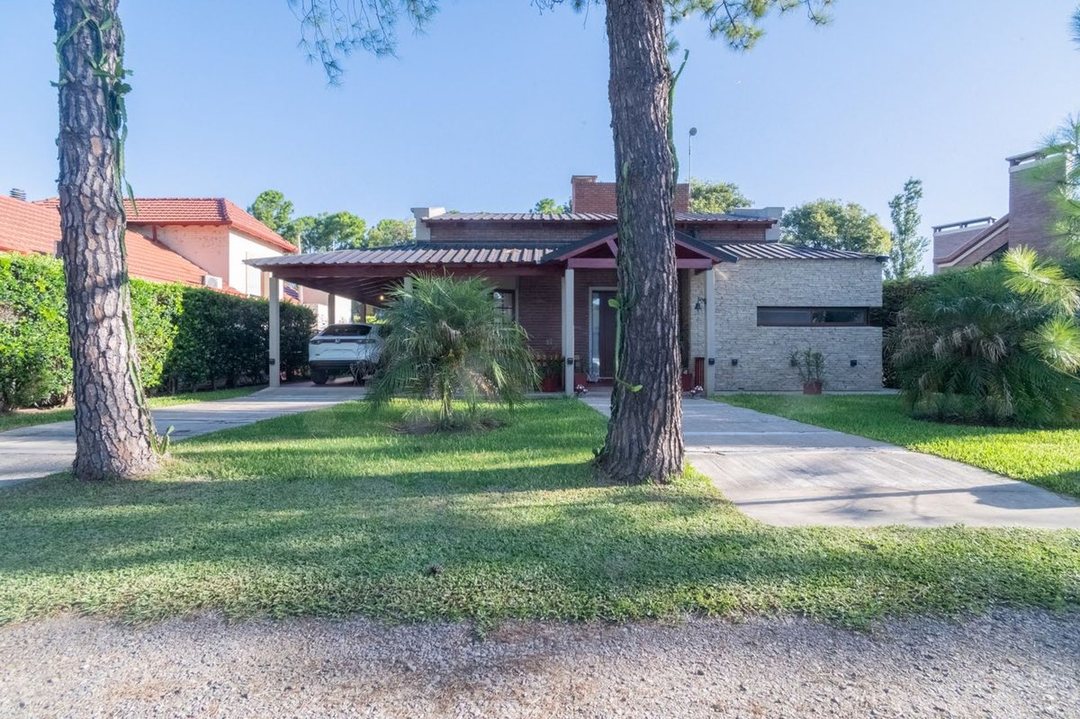 SE VENDE CASA MODERNA EN COUNTRY EL PINAR