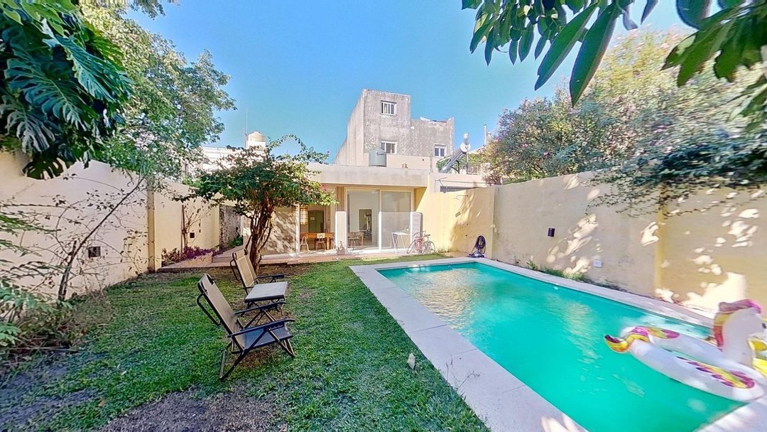 VENTA CASA 4 AMBIENTES  JARDÍN Y PILETA  PATERNAL