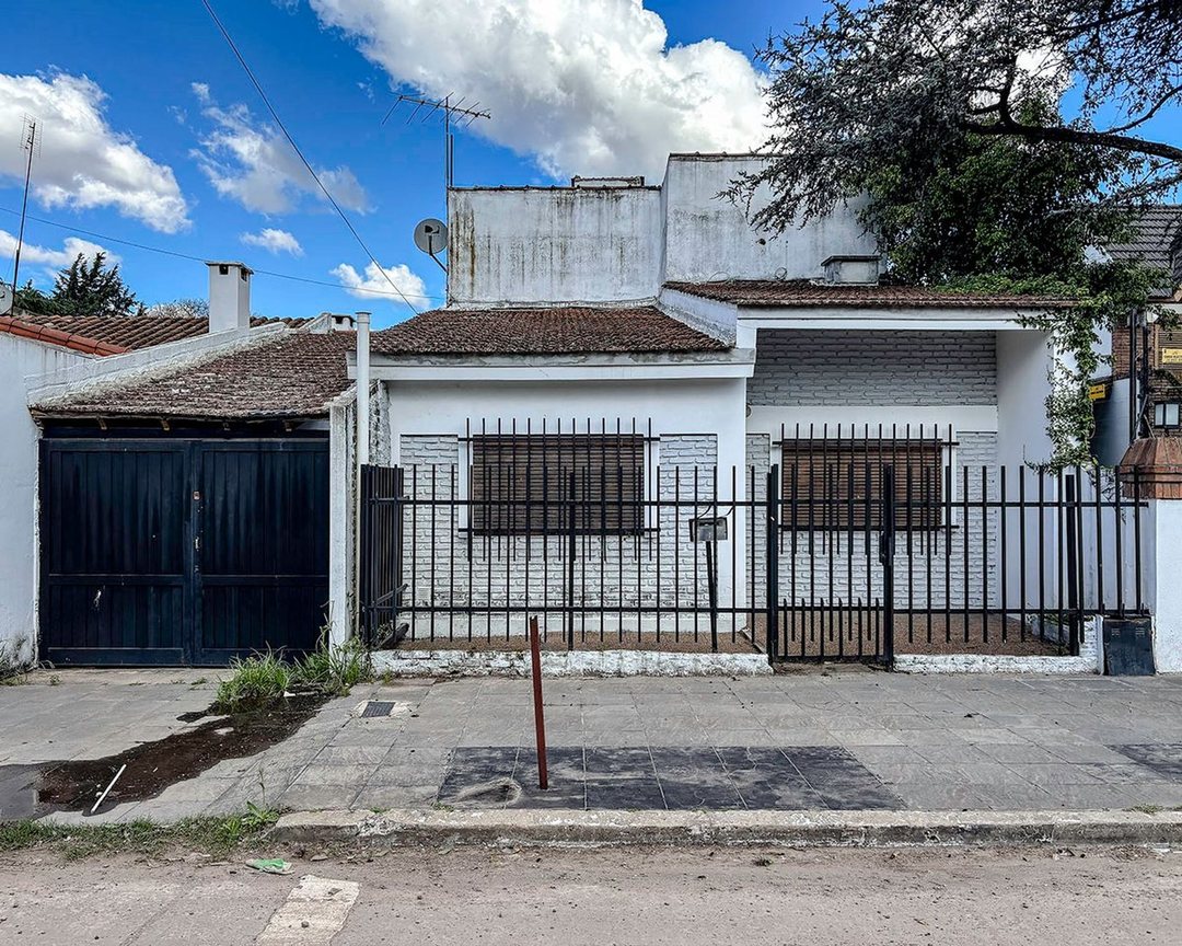 OPORTUNIDAD! CASA EN SAN JUSTO-3 DORM- USD 85.000