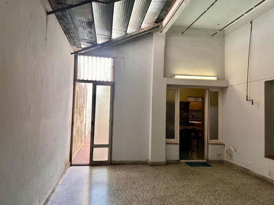Venta casa a reciclar c/ fondo libre – Nuevo Valor