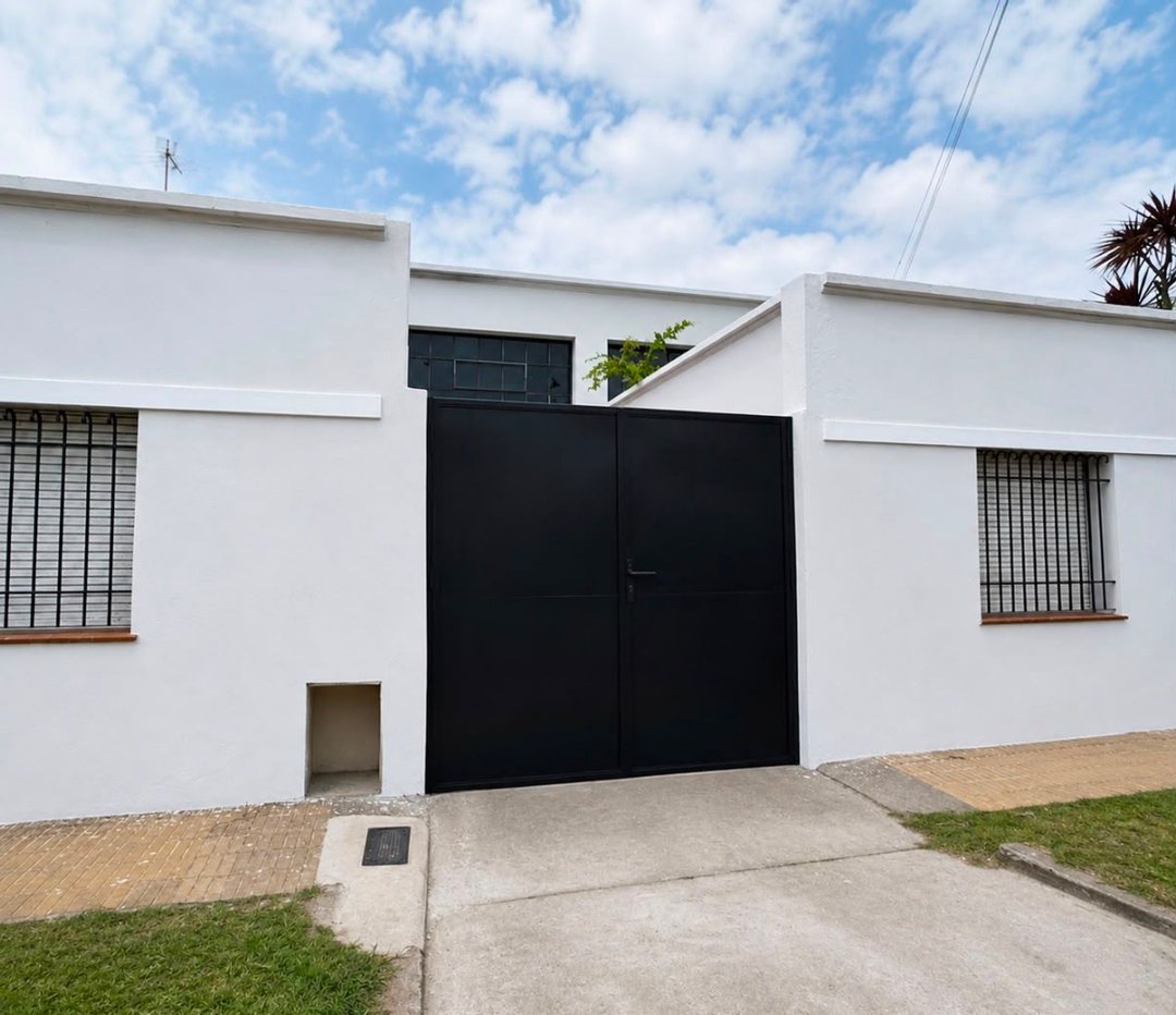 ALQUILER GALPON - DEPOSITO  250 M2 BERNAL ESTE