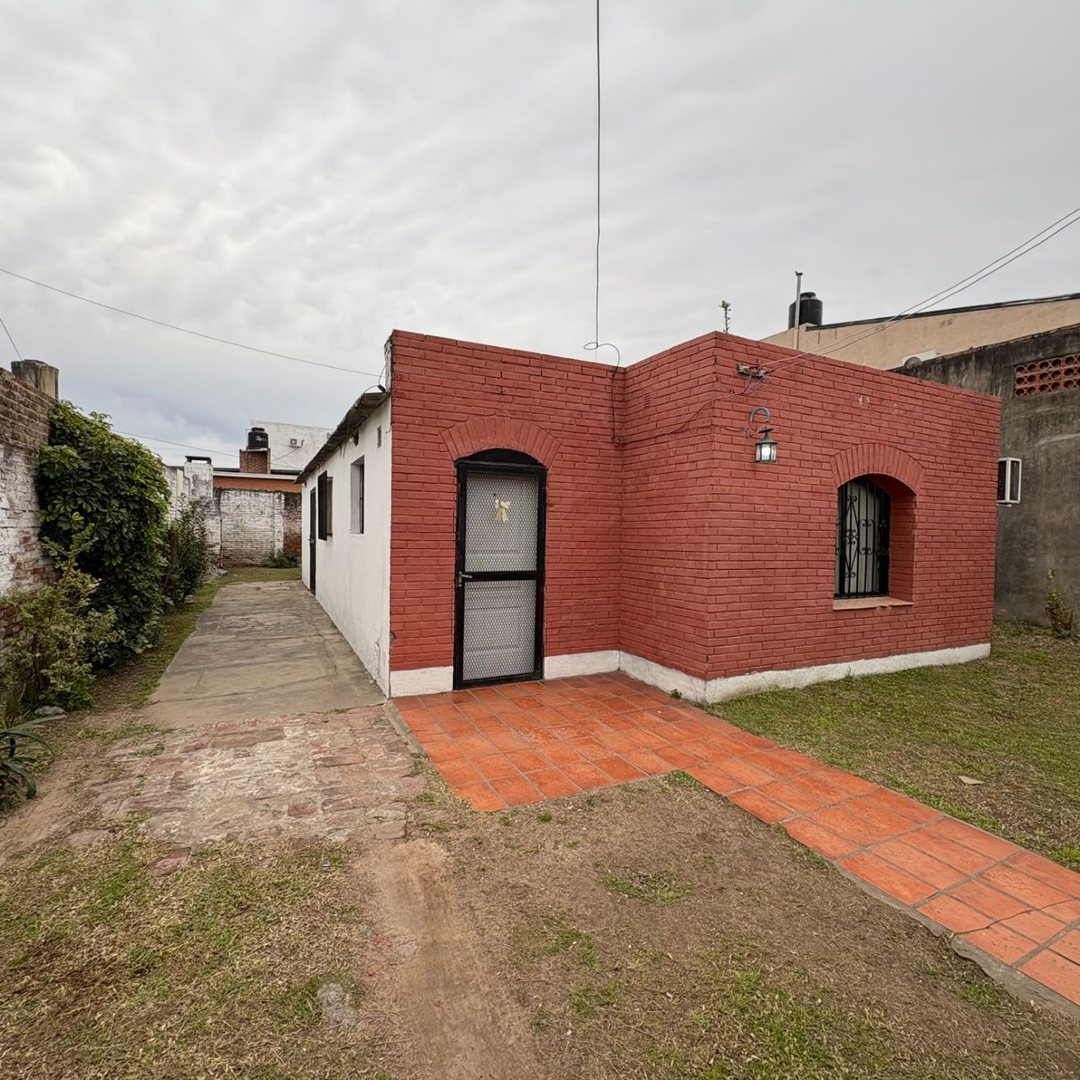 Venta casa de 2 dormitorios sobre Avenida French
