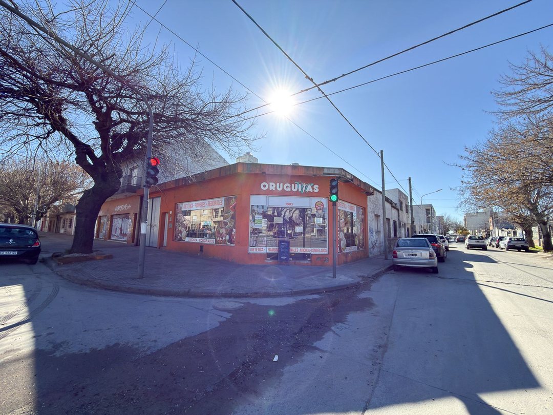 Venta de fondo de comercio dietética y almacén.