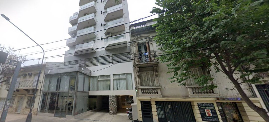 EN VENTA COCHERA SOBRE BOULEVARD GÁLVEZ.