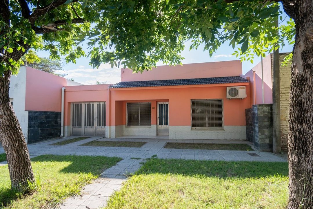Casa 2 dorm, 2 baños, cochera y patio en S Jerónim