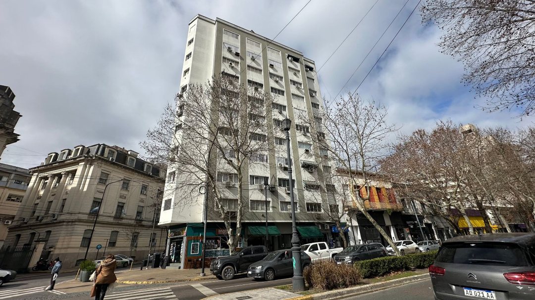 Oficina en venta en La Plata con baño privado