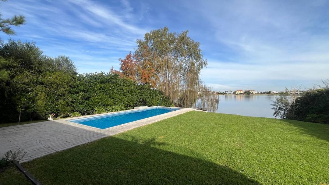 VENTA. San Sebastián casa a la laguna central !